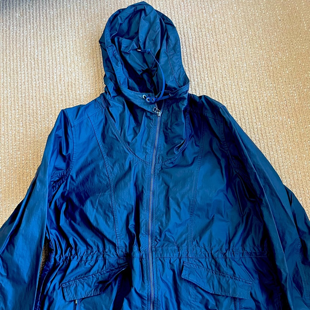 Athleta Womens Navy Rain Coat Jacket RN 54023 Size XL With Zip Closure